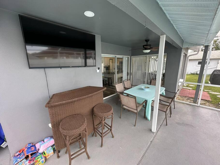 Manatee Oasis Weeki Wachee Family Fun Pool Home Spring Hill Extérieur photo